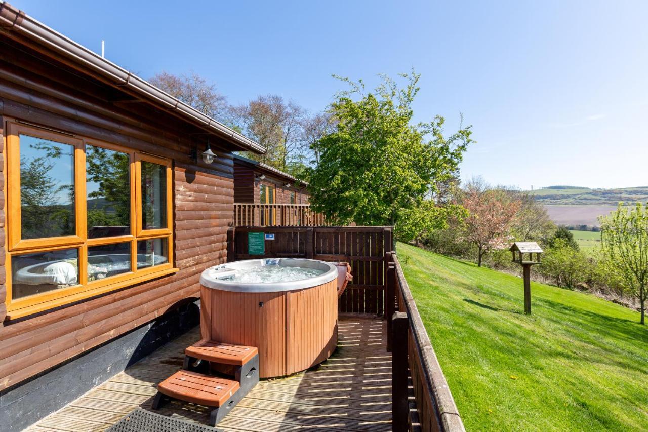 Douglas Fir Lodge With Hot Tub Cupar Kültér fotó