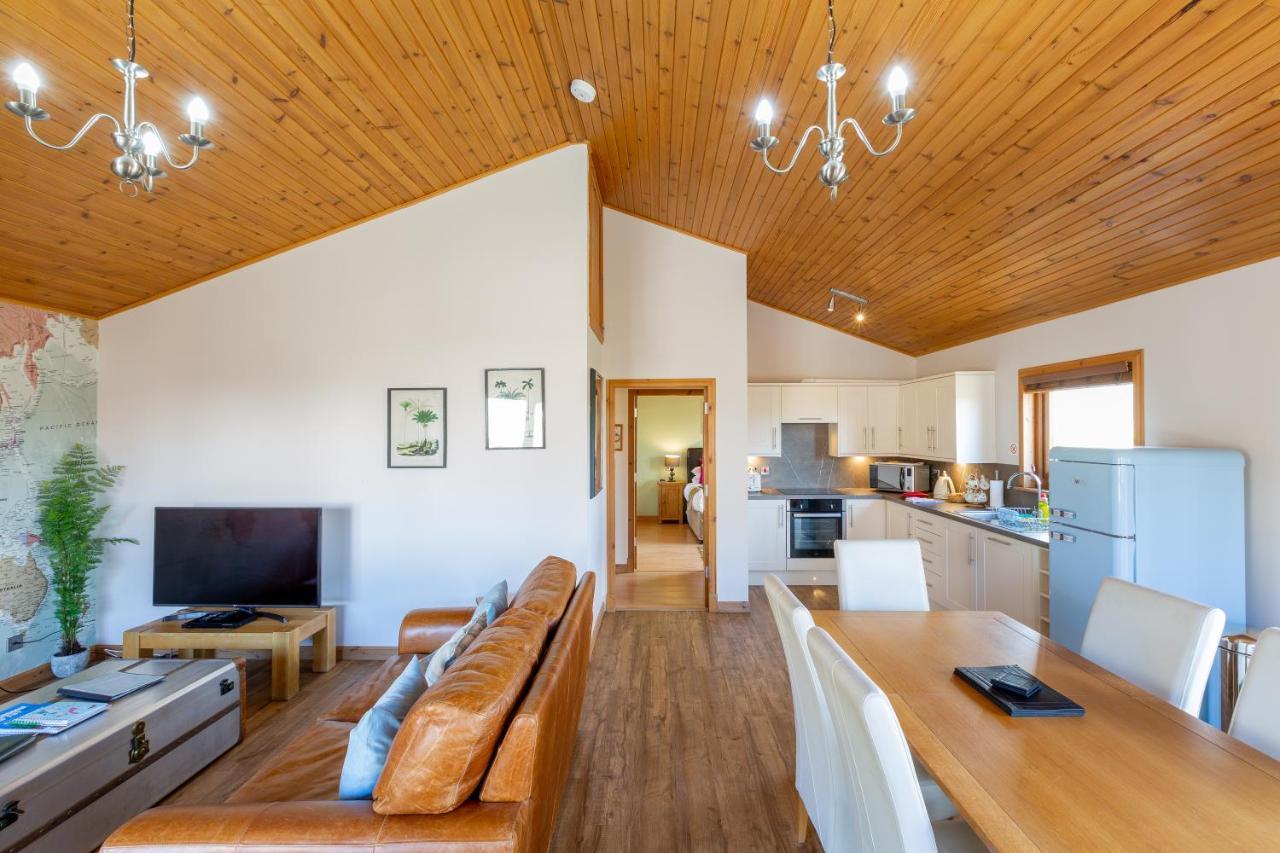 Douglas Fir Lodge With Hot Tub Cupar Kültér fotó