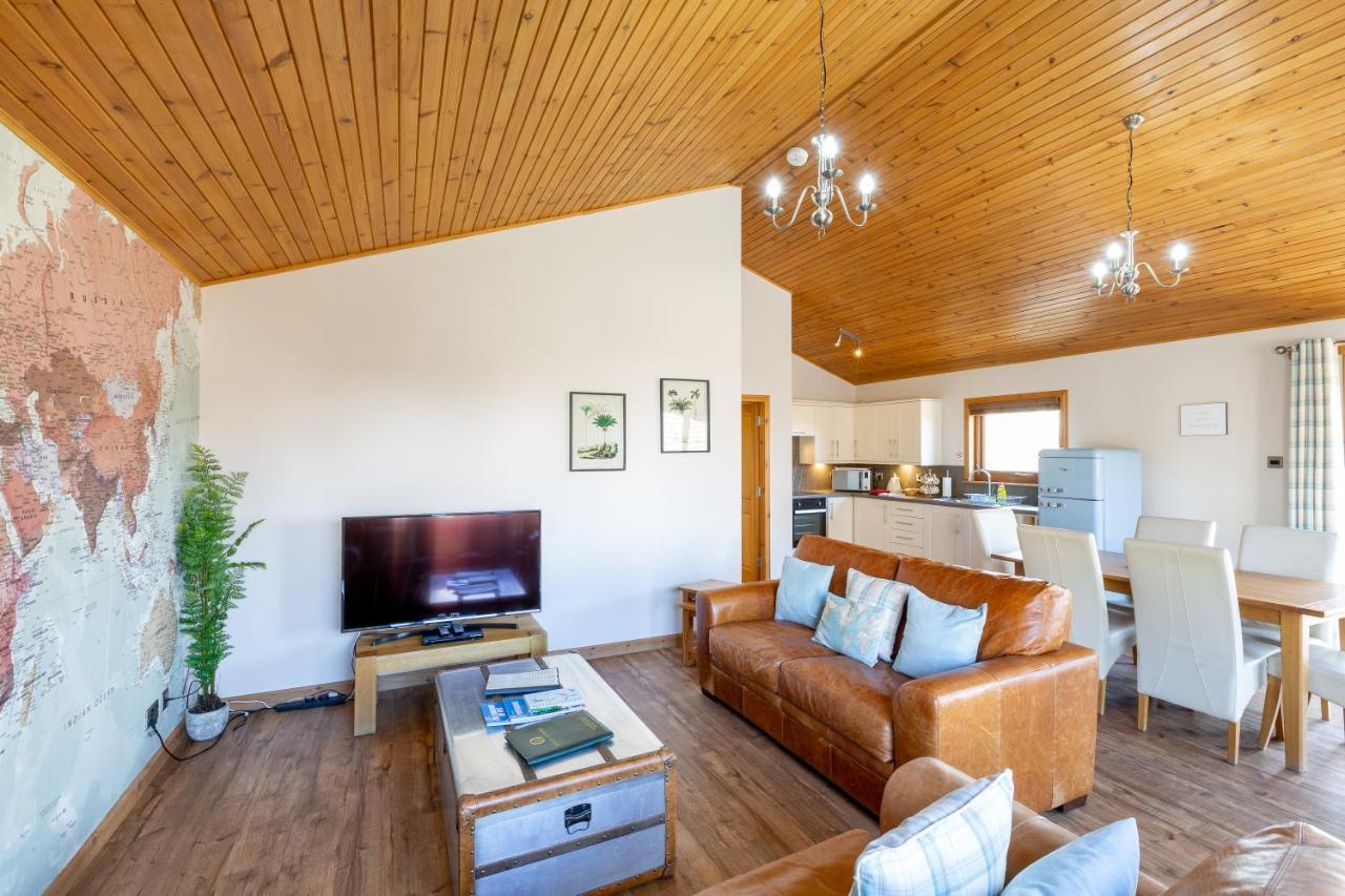 Douglas Fir Lodge With Hot Tub Cupar Kültér fotó